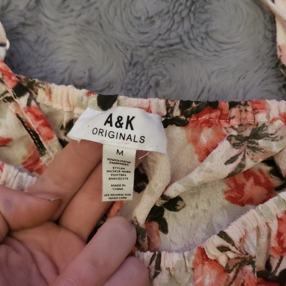 Floral drop shoulder crop shirt - Picture 2 of 2